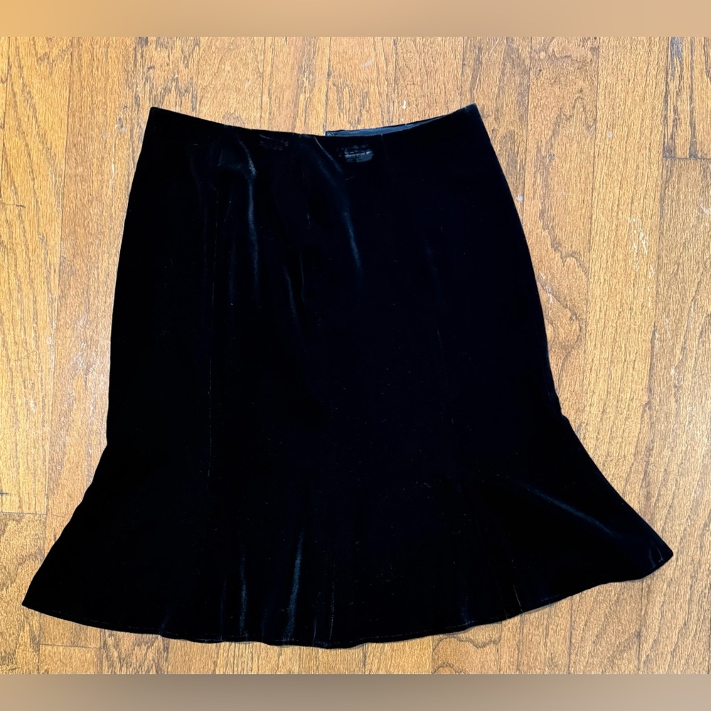 The Limited Silk Elegant Black Velvet Skirt Size 6 NWT